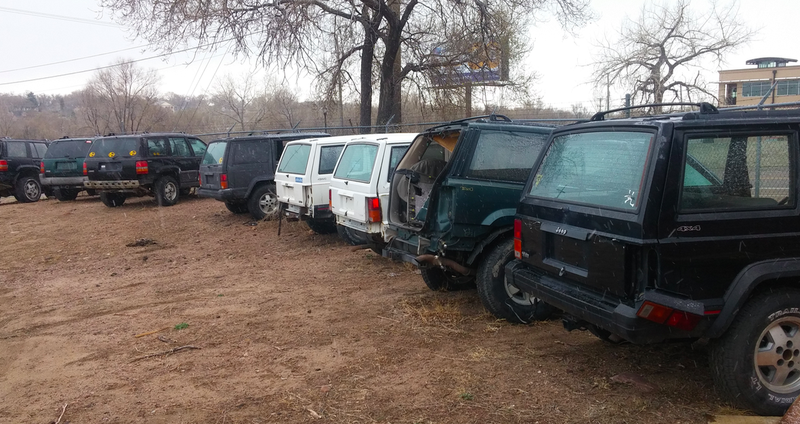 Illustration for article titled This Amazing Indoor Jeep Junkyard Is My Heaven On Earth